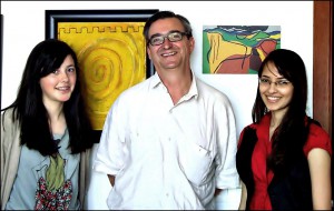 Ramón López Facal e as súas entrevistadoras Sara Castro e Gleicielly Guimaraes
