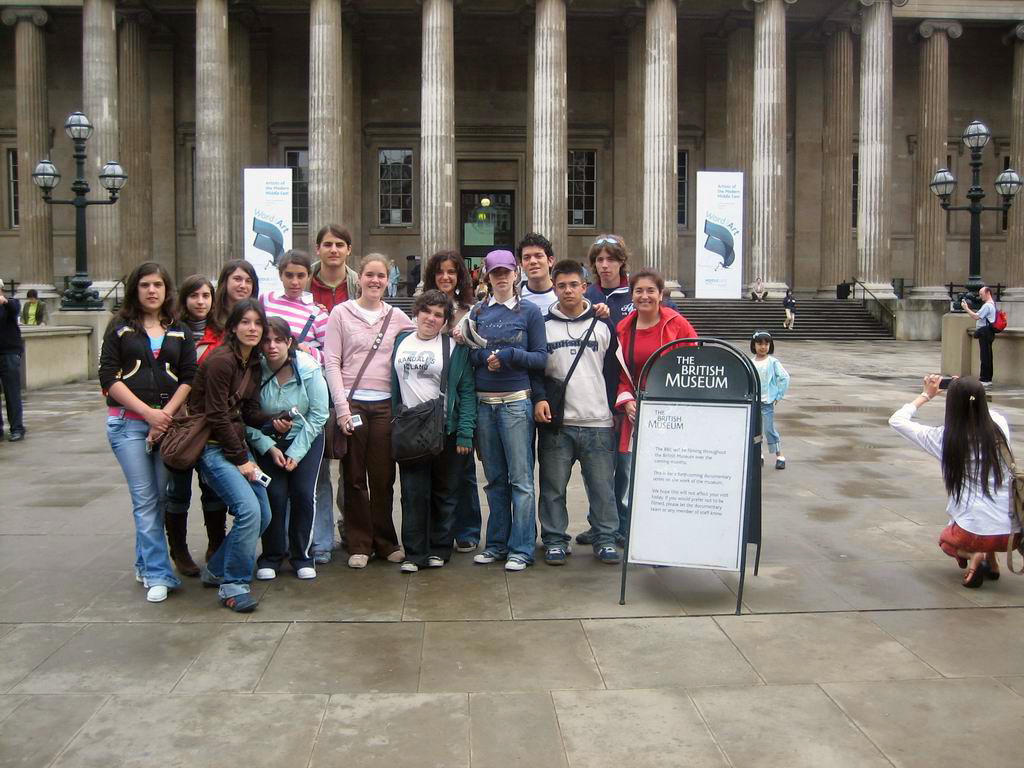Diante do British Museum