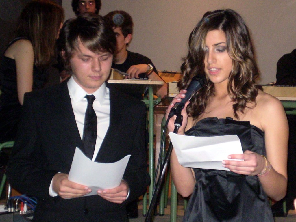 Os presentadores: Manuel Pereiro e Saray Rodríguez