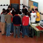 O profesor Juan Neira e o equipo de alumnos Antonio Fernández, Brais López, Bruno Rodríguez, David Valiño e Adrián Viqueira Fixeron unhas simulacións de Robótica Industrial