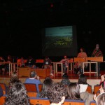 3º ESO B interpreta unha nana no tren, camiño de Oakland